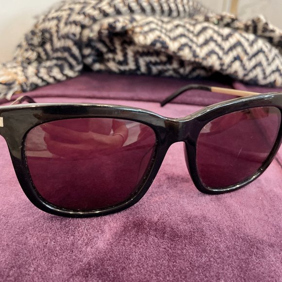 Big frame Black and gold sunglasses